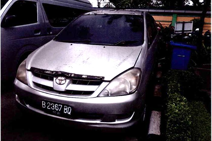 Toyota Innova tipe V tahun 2005 bekas mobil dinas Kementerian Pariwisata dan Ekonomi Kreatif 