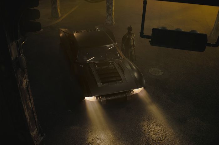 Batmobile pada film terbaru The Batman menggunakan muscle car dengan mid-engine