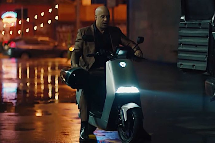 Vin Diesel ktahuan lagi jajal Yadea G5, bakal nongol di film Fast and Furious terbaru?