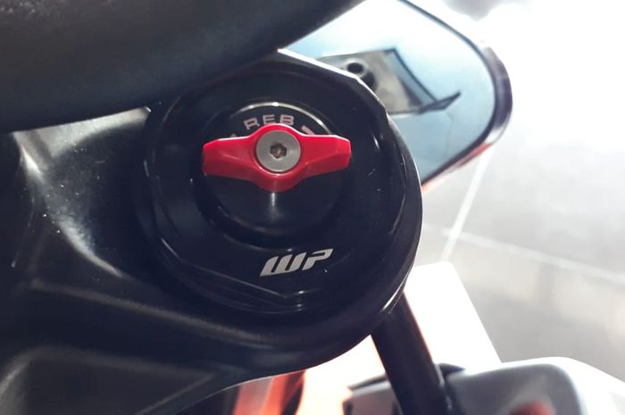 Setelan rebound di sokbreker depan