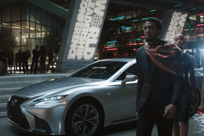 Chadwick Boseman sang Black Panther meninggal dunia, tonton lagi aksinya di iklan Lexus LS 500 F Sport