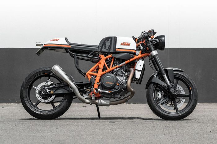 KTM 690 Duke cafe racer