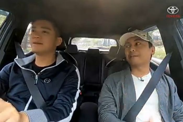 Boy William dan Raditya Dika menjajal Toyota Corolla Cross