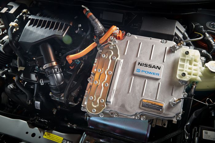 Illustrasi mesin dan generator dalam Compact SUV Nissan Kicks e-POWER