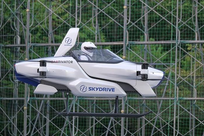 Sky Drive Inc, mengumumkan telah berhasil melakukan uji coba mobil terbang dengan pengemudi pertama dalam sejarah Jepang.