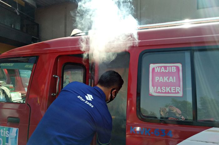 PT Suzuki Indomobil Sales (SIS) lakukan penyemprotan disinfektan seribu angkot Jak Lingko