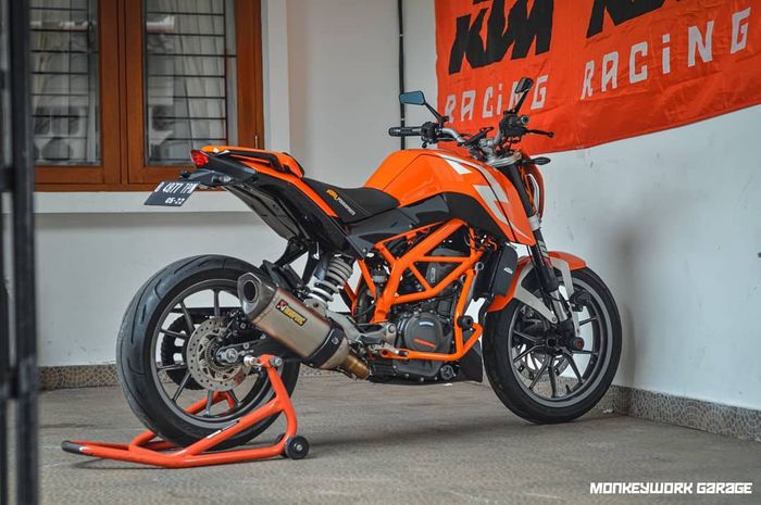 Repaint bodi motor KTM di Monkeywork Garage, pakai cat premium sob!
