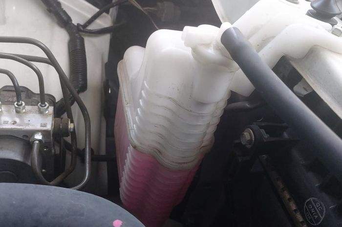 Cara Ganti Air Radiator Biar Udara Jangan Sampai Terjebak Di Dalam