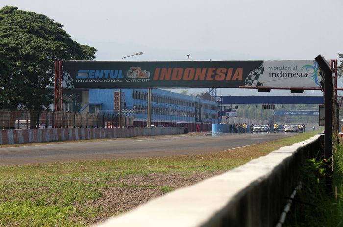 pengaspalan ulang Sirkuit Internasional Sentul, Bogor, Jawa Barat mencapai 15 persen.