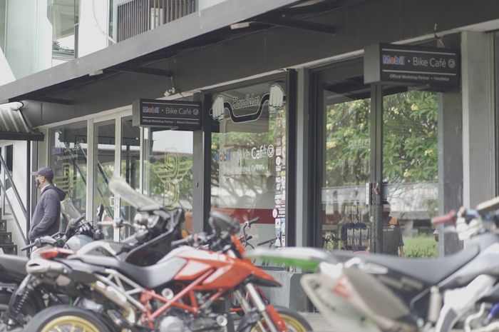 Mobil&trade; Bike Caf&eacute; pertama di dunia, dibuka di Jl. Pangeran Antasari No.36, Kebayoran Baru, Jaksel (7/9/2020)