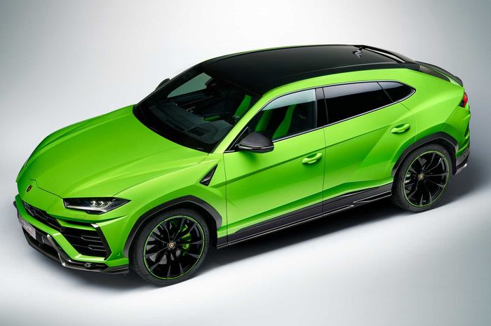 Lamborghini Urus 2021 dengan kelir barunya akan terkesan two tone dengan cat hitam glossy di bagian atap.