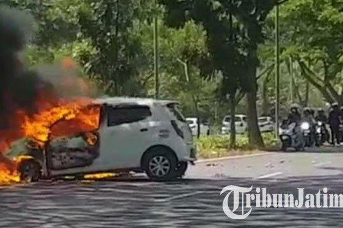 Daihtsu Ayla terbakar hebat