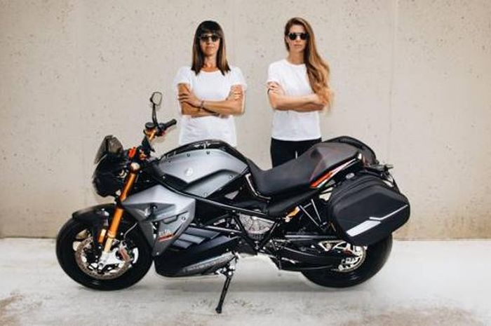 Perawatan rambut yang bisa kamu lakukan untuk mencegah rambut rontok karena sering pakai helm.