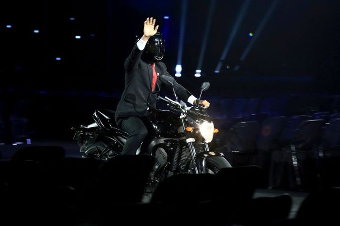 Aksi Free stylePresiden Jokowi naik Yamaha FZ1 di ajang pembukaan Asian Games 2018