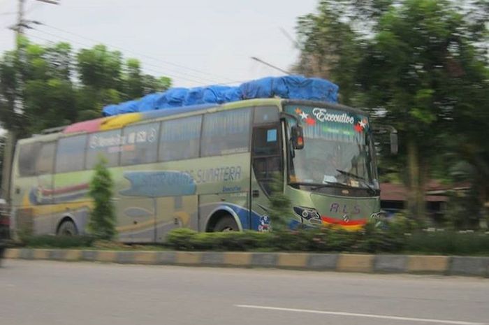 Bus AKAP Sumatera memakai sasis Mercedes-Benz