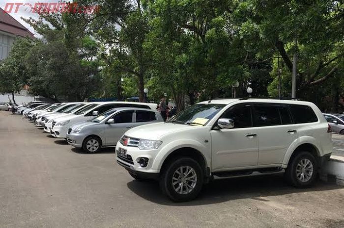 Ilustrasi mobil bekas di balai lelang hasil tarikan leasing