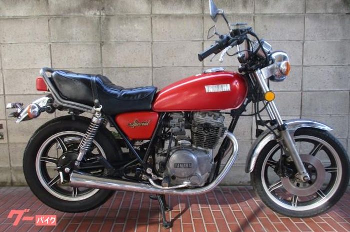 penampilan 'Hampir-Davidson' Yamaha XS250 Special generasi pertama.