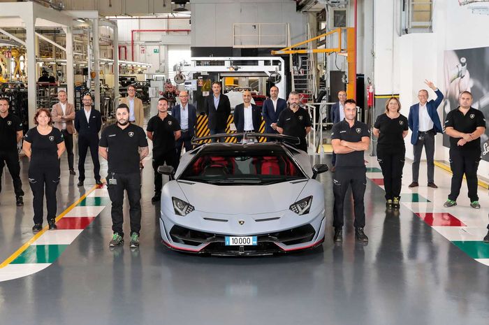 Lamborghini Aventador capai produksi ke-10.000 unit