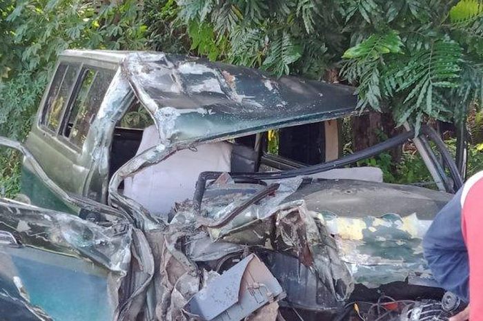 Kondisi Toyota Kijang yang mengalami kerusakan parah