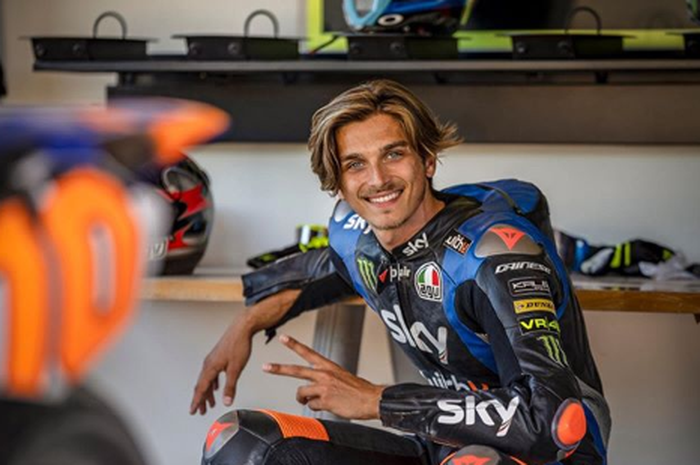 Luca Marini meraih kemengan di Moto2 San Marino 2020