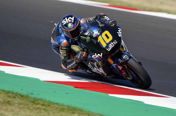 Luca Marini ambil alih kemenangan Moto2 San Marino usai bersaing ketat dengan rekan setimnya, Marco Bezzecchi