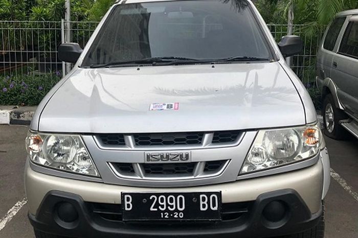 Isuzu Panther bekas Ditjen Anggaran Kemenkeu bakal dilelang dalam waktu dekat. Limitnya setara tiga unit Yamaha Aerox 155 2017 seken!