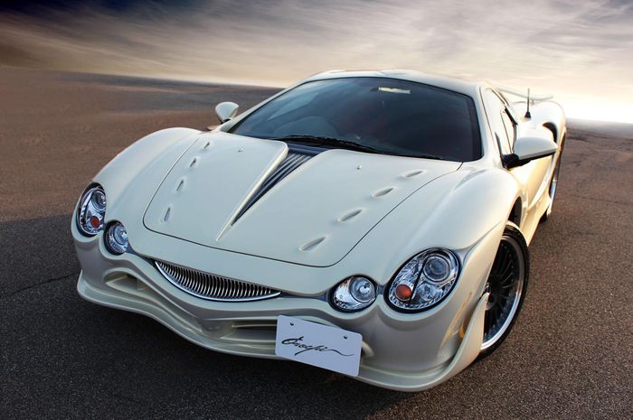 Mitsuoka Orochi, supercar buatan Jepang yang dirancang buat menyaingi Ferrari