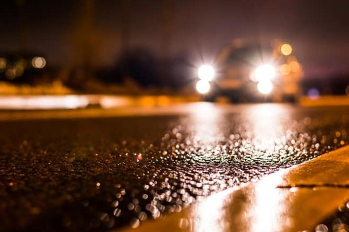 Mobil kelar diajak hujan-hujanan, cuci sekarang?