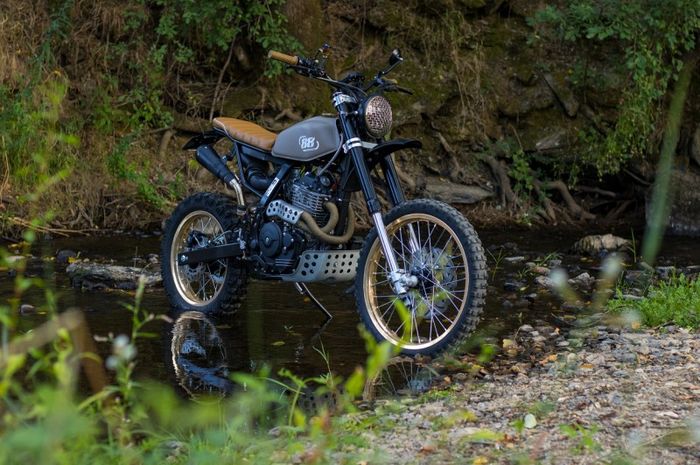 Honda NX650 Dominator scrambler tracker