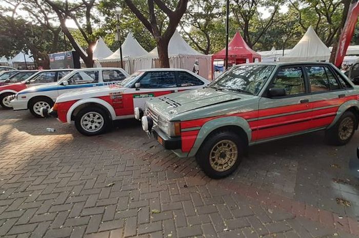 Ilustrasi mobil dengan stiker atau decal di bodi. (dalam foto: Komunitas Rally Look Indonesia ikut ramaikan Otobursa Tumplek Blek 2019).