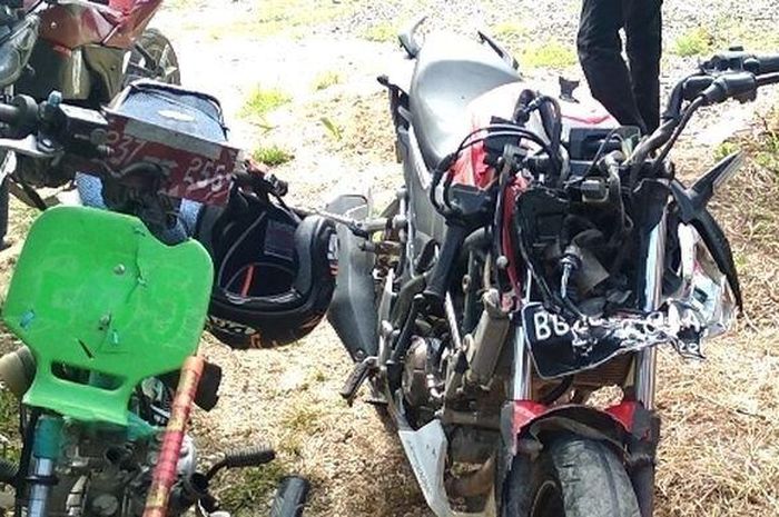 Honda CB150R remuk bersama Honda Supra X di tempat sepi, penyebab masih dugaan