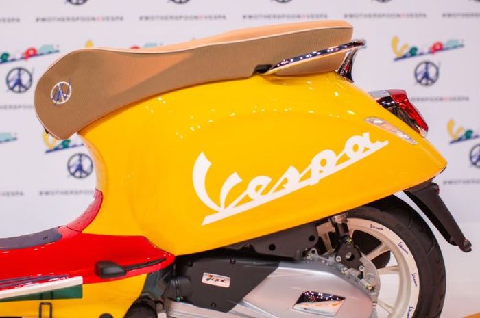 Vespa Primavera Sean Wotherspoon