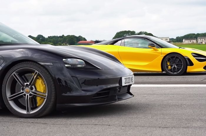 Ajang drag race menampilkan adu kencang antara Porsche Taycan Turbo S lawan McLaren 720S Spider.