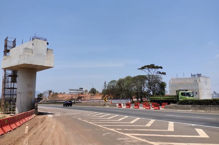Pekerjaan Pemasangan Gelagar Jembatan Proyek Japek Selatan Kembali Dilaksanakan.