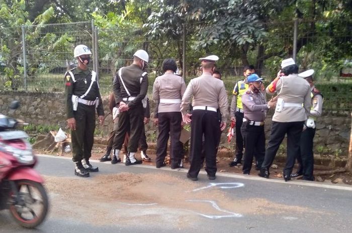Anggota Polisi Militer Ikut lakukan olah tempat kejadian perkara (TKP) di Jalan Sapi Perah, Pondok Ranggon, Jakarta Timur, Kamis (17/9/2020).
