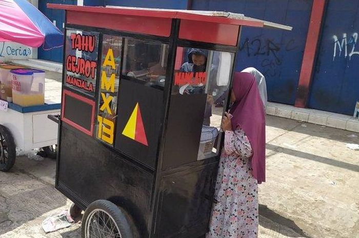 Gerobak unik Haryanto (36) warga Bungur, Desa Mandalasari, Kecamatan Cipatat, Kabupaten Bandung Barat.