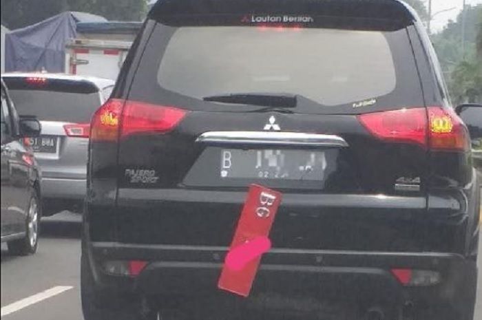 Pajero Sport pelat merah