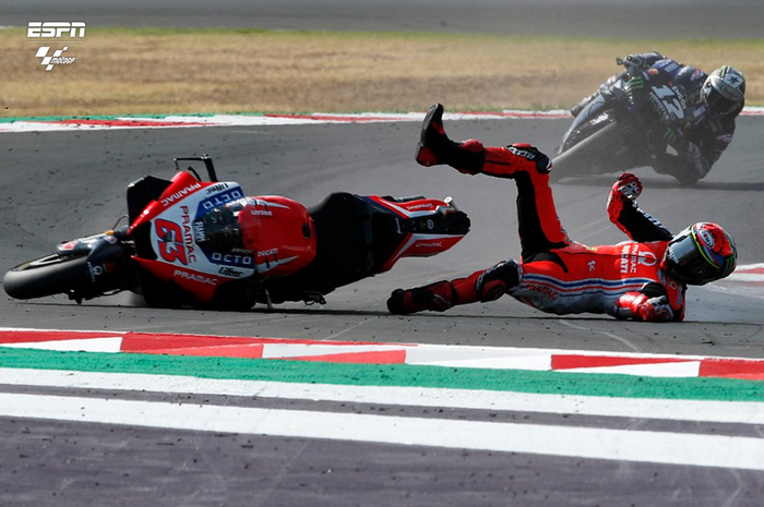 Francesco Bagnaia crash di MotoGP Emilia Romagna 2020, gara-gara pelindung visor helm pembalap juga?