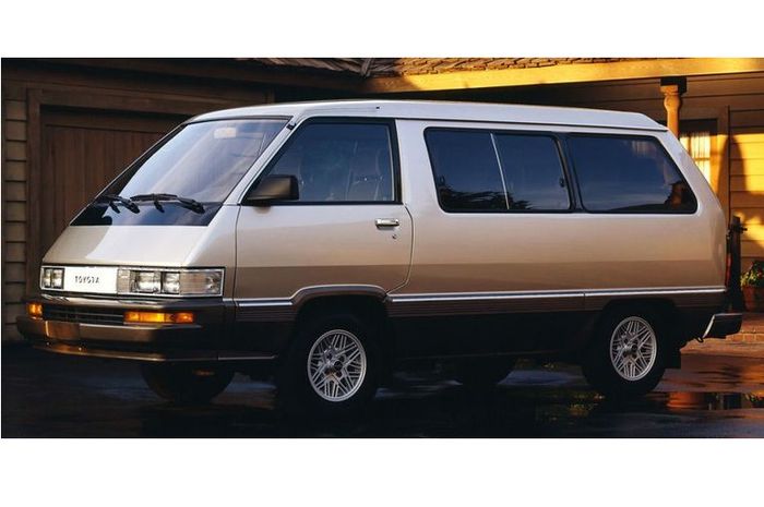 Toyota Van, mobil keluarga yang dilengkapi kulkas di dalamnya