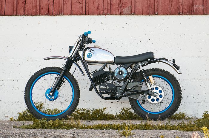 Kaki-kaki Hodaka Wombat 125 ini diupgrade dengan milik Yamaha SR500 dan Royal Enfield