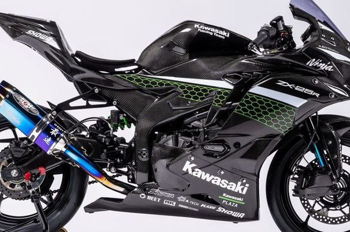 Modifikasi Kawasaki Ninja ZX-25R dengan bodi berbahan full serat karbon