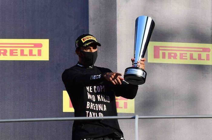 Lewis Hamilton akan mendapat aturan baru dari FIA