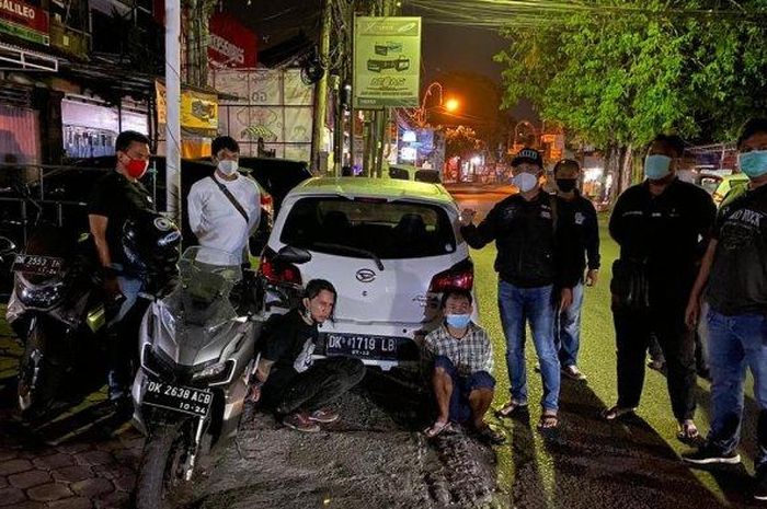 Kedua pelaku pencurian Daihatsu Ayla dan Yamaha NMAX di Gianyar, Bali