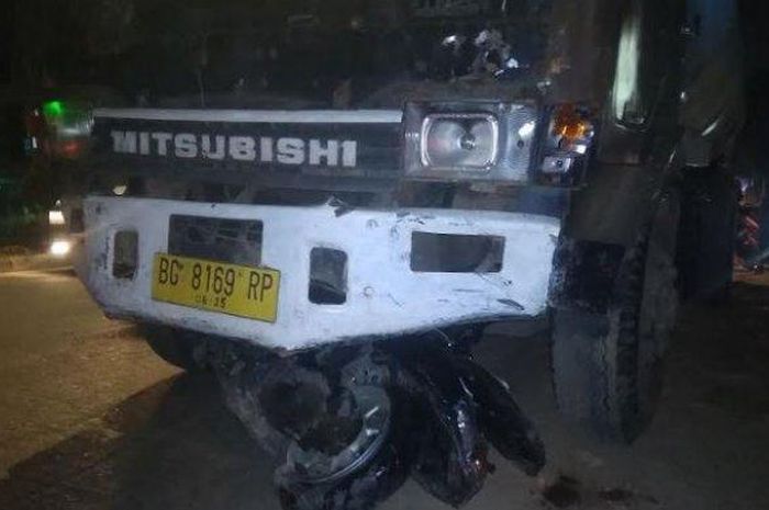 Sebuah motor terlibat kecelakaan beruntun melibatkan tiga mobil di Jalan Basuki Rahmat Palembang, Jumat (25/9/2020) sekitar pukul 19.00. 