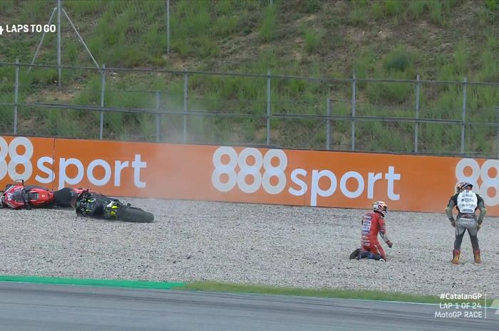 Andrea Dovizioso crash di lap pertama MotoGP Catalunya 2020