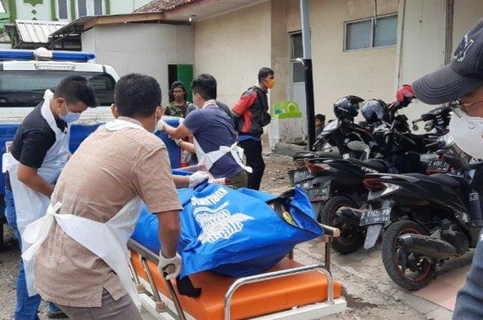 mengemudi sambil main hape kembali merenggut korban jiwa di Tasikmalaya