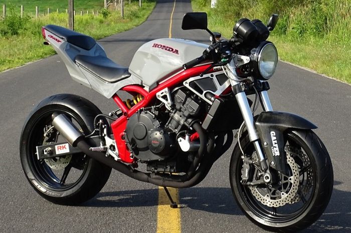 Restomod Honda CB400F jadi bernuansa modern