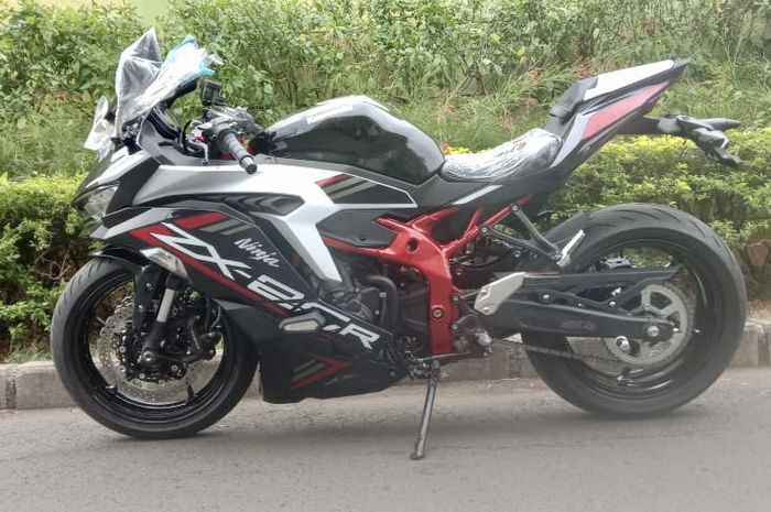 Kawasaki Ninja ZX-25R jadi double disc depan, pakai USD Suzuki GSX-R600 garapan Arkha Motor