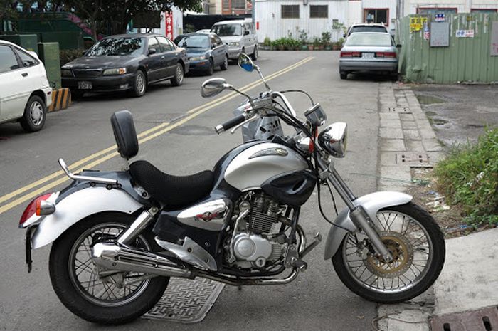 sosok Kymco Hipster 125, Hampir-Davidson bermesin 125 cc.