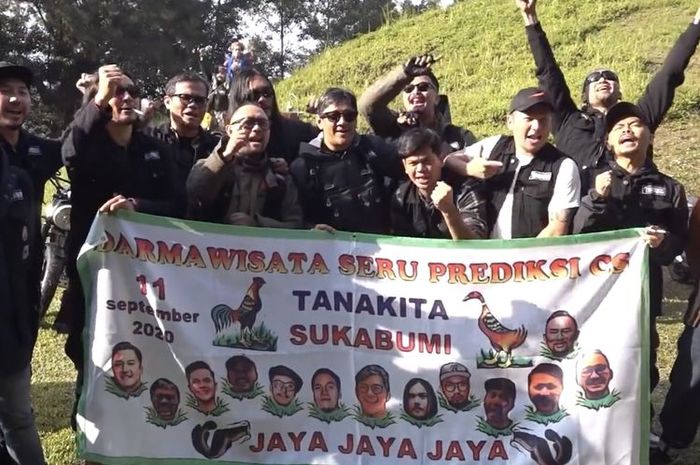 Kebahagiaan The Prediksi saat menyambangi Tanakita Sukabumi, Jawa Barat.